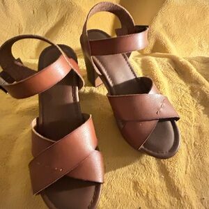 Universal Thread Tan Heeled Sandals